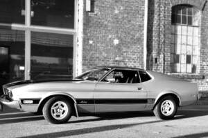 HDRtist HDR - http://www.ohanaware.com/hdrtist/